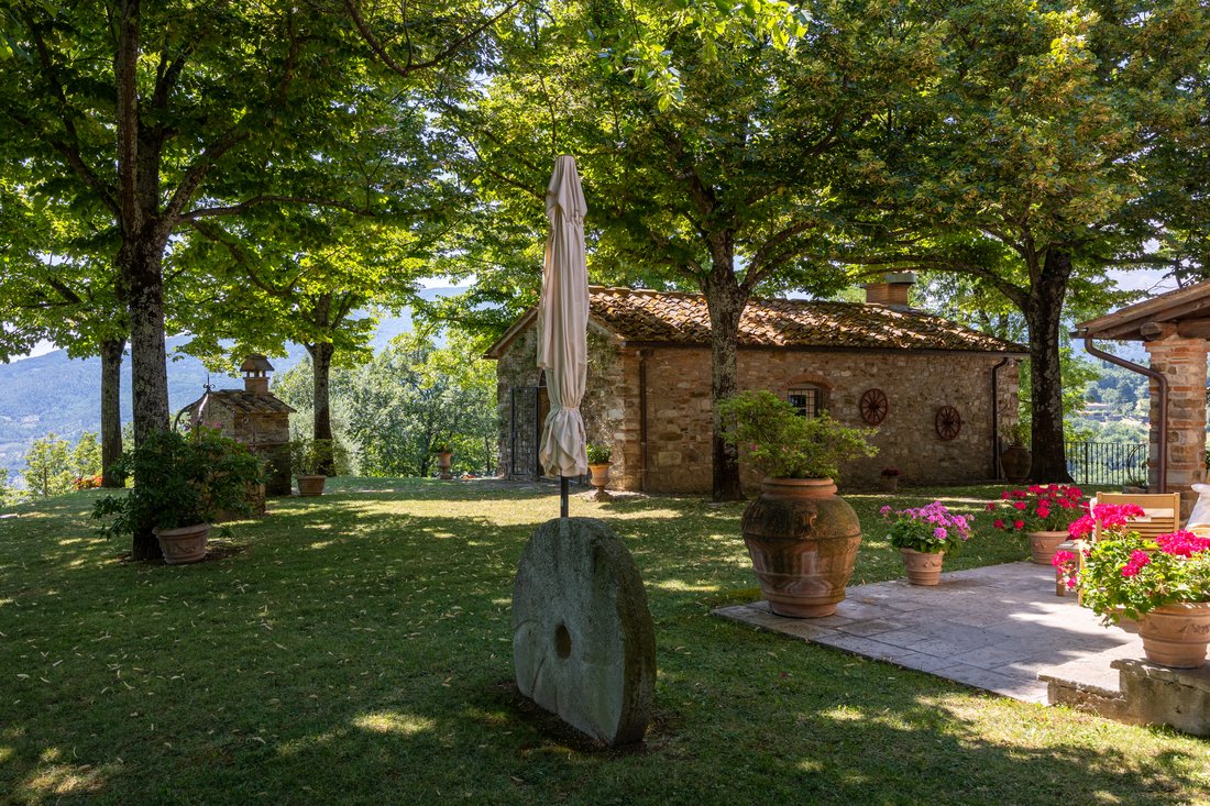 Country House in Vaiano, Tuscany, Italy 4 - 16945865