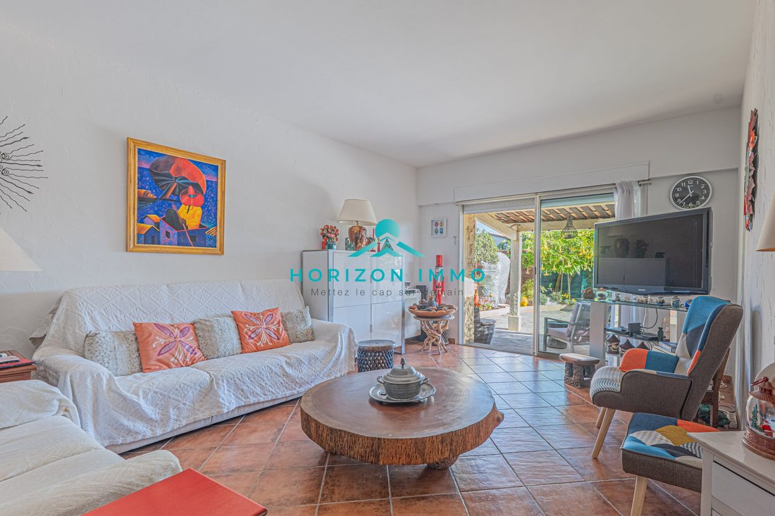 Casa en Saint-Laurent-du-Var, Provenza-Alpes-Costa Azul, Francia 2 - 16949785