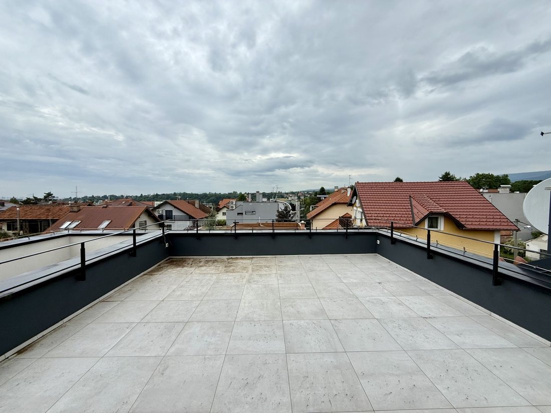 Villa in Mjesni odbor "Sveti Duh", Zagreb, City of Zagreb 2 - 16955799