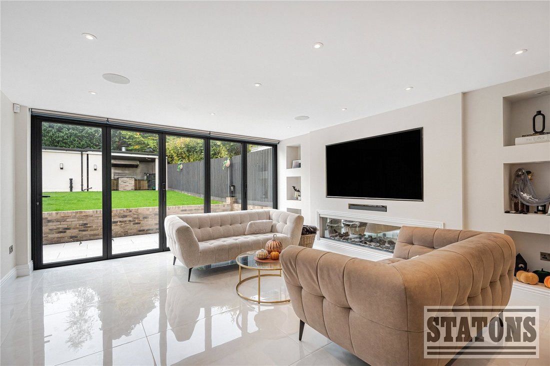 House in Cuffley, Northaw, England 2 - 16950160