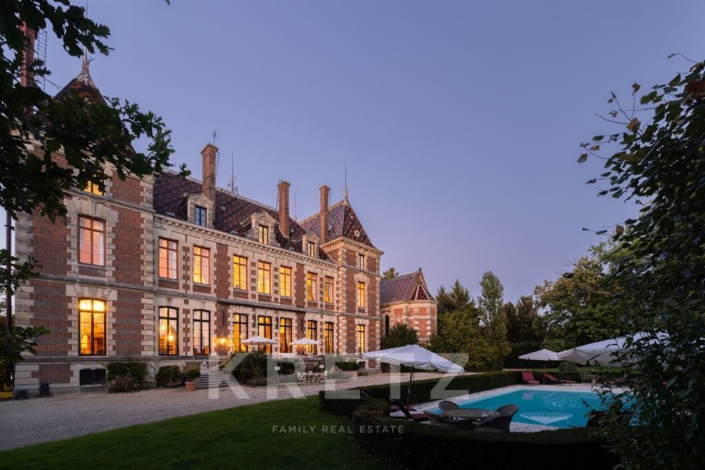 Castle in Hurigny, Bourgogne-Franche-Comté, France 2 - 16325125