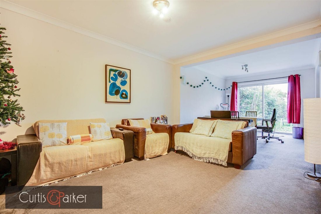 House in Gunnersbury, Hounslow, England 2 - 16776843