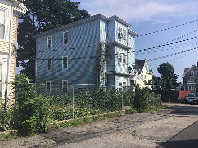 House in Brockton, Massachusetts, United States 3 - 16945725