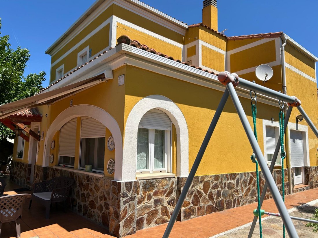 Villa in Cabanillas del Campo, Castile-La Mancha, Spain 1 - 16954103