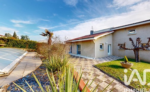 House in Beaupuy, Occitania, France 1