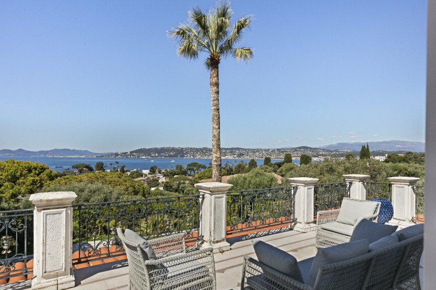 Villa in Les Cougoulins-Rastines, Antibes, France 2 - 16948383