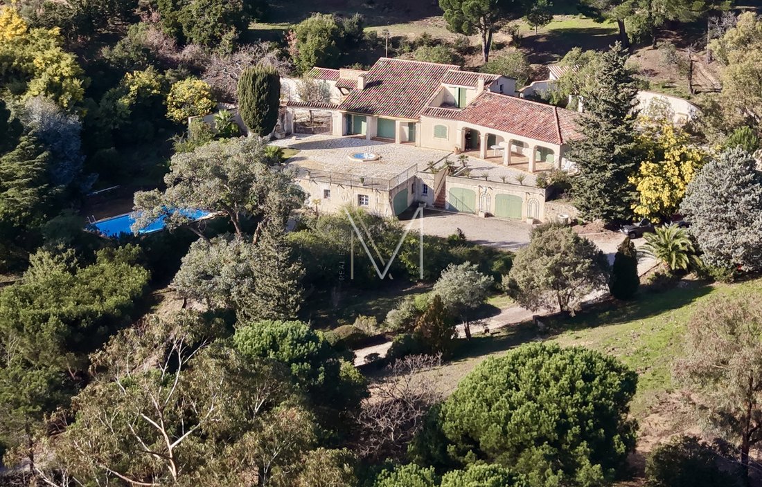 Estate in Le Plan-de-la-Tour, Provence-Alpes-Côte d'Azur, France 4 - 16245847