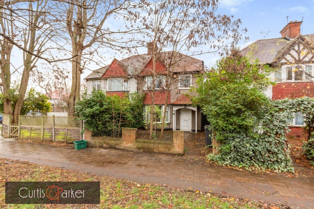 House in Gunnersbury, Hounslow, England 1 - 16776843