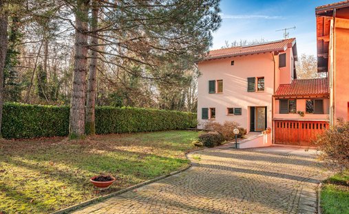 Villa in Missaglia, Lombardy, Italy 1