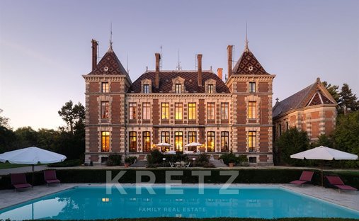 Castle in Hurigny, Bourgogne-Franche-Comté, France 1