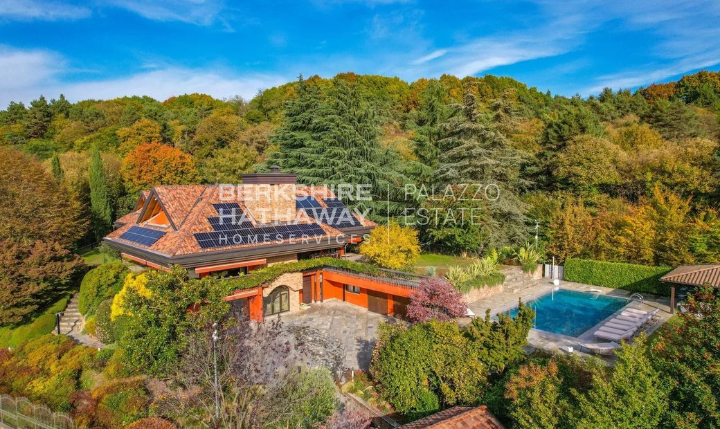 Prestigious Villa With Private Park, Infinity Pool, In Corgeno ...