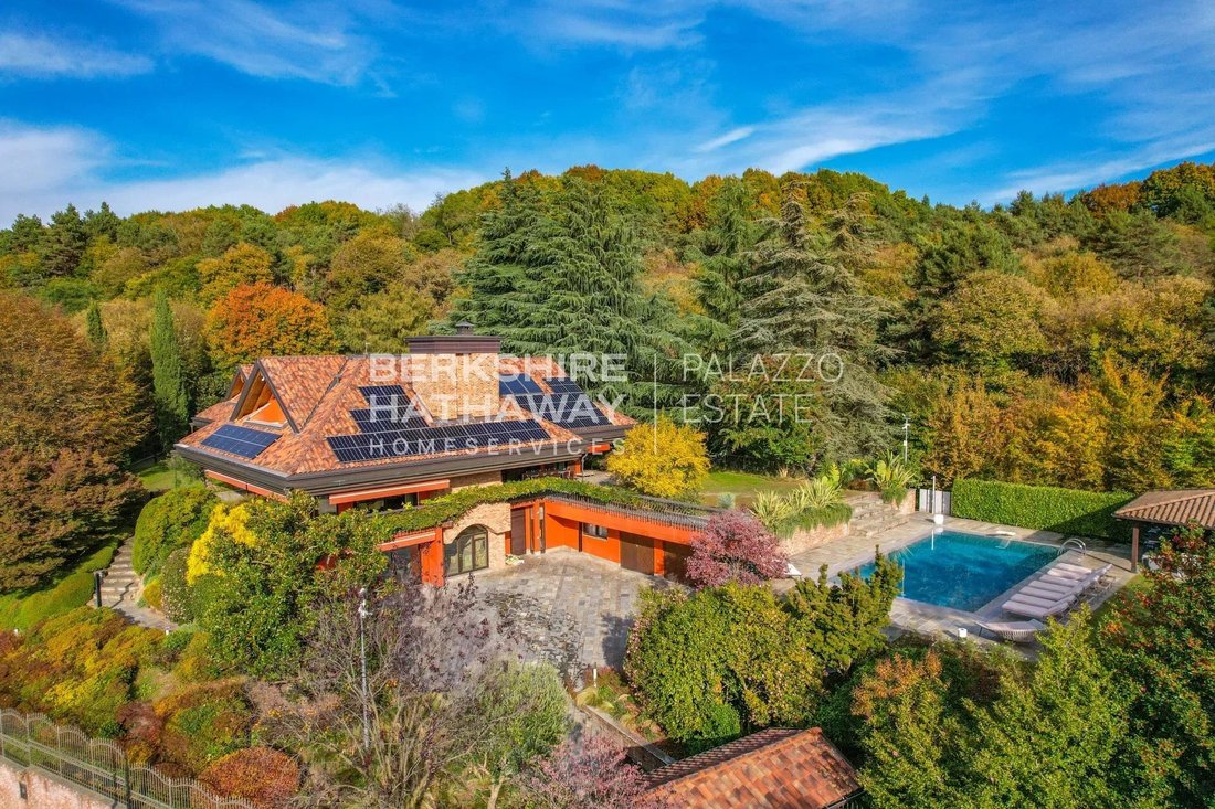 Villa in Vergiate, Lombardy, Italy 1 - 16947756