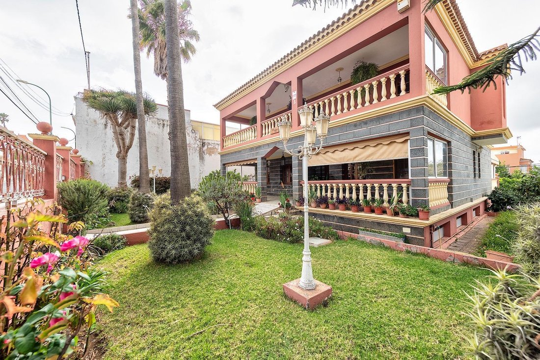 Villa in Tafira Alta, Las Palmas de Gran Canaria, Canary Islands 1 - 16953864