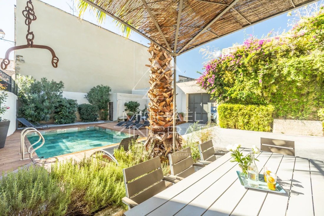 Townhouse in Eyragues, Provence-Alpes-Côte d'Azur, France 1 - 16944920