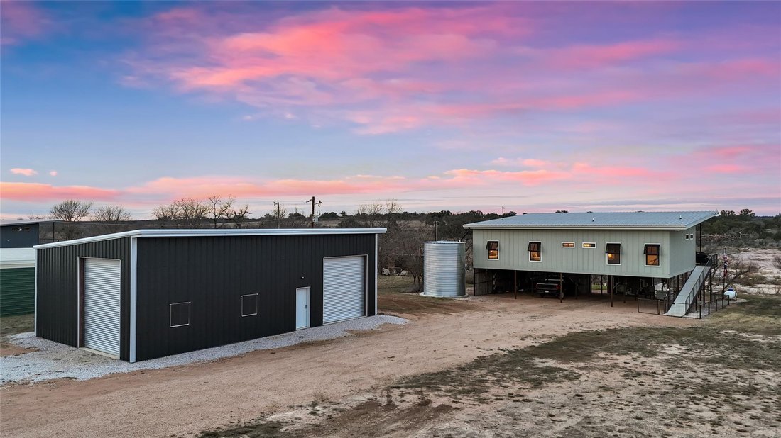 House in Llano, Texas, United States 1 - 16950078