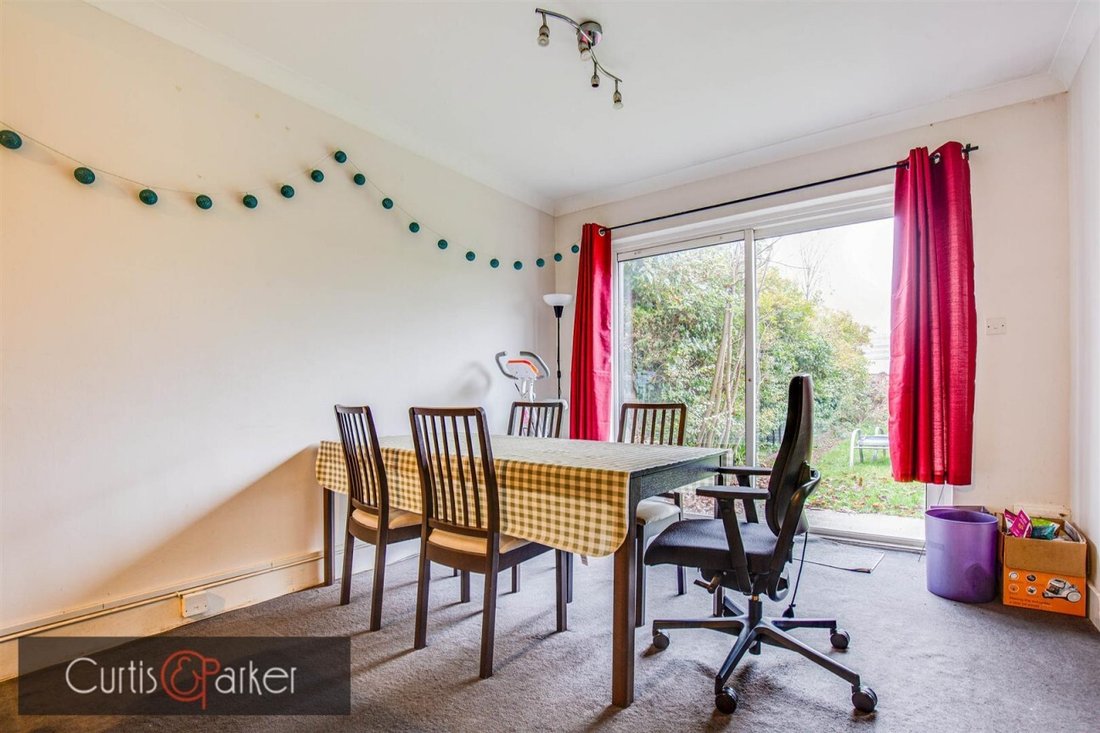House in Gunnersbury, Hounslow, England 3 - 16776843