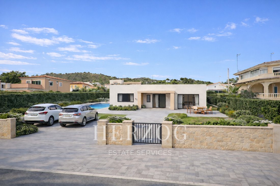 Chalet in Cala Fornells, Calvia, Balearic Islands 1 - 16945253