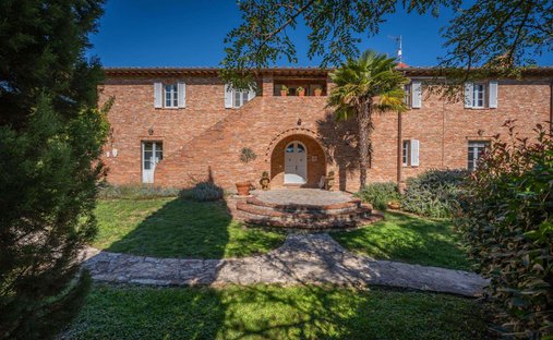 Country House in Castiglione del Lago, Umbria, Italy 1