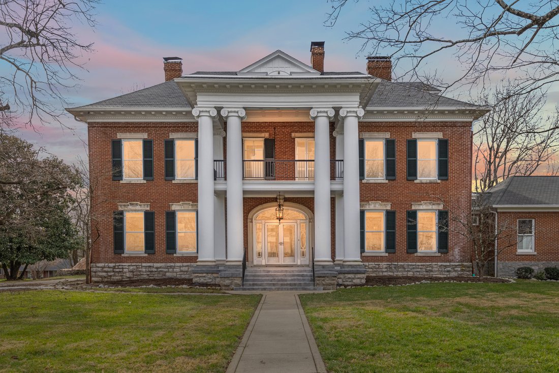 Versailles, Kentucky, United States 1 - 16952138