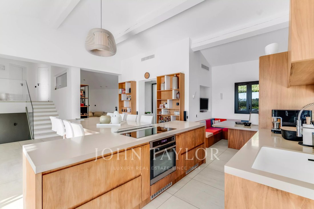 Estate in La Croix-Valmer, Provence-Alpes-Côte d'Azur, France 5 - 16945271