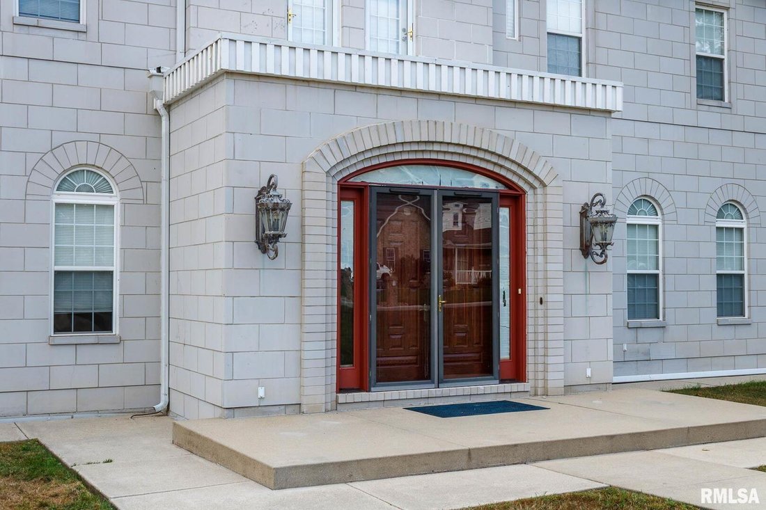 House in Centralia, Illinois, United States 4 - 16828103