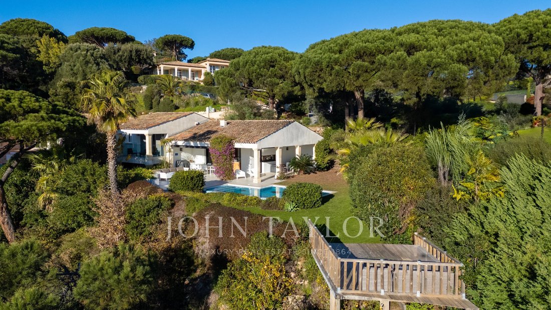 Estate in La Croix-Valmer, Provence-Alpes-Côte d'Azur, France 1 - 16945271