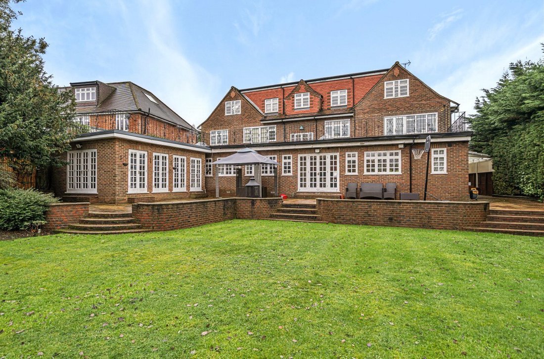 House in Barnet, England 2 - 16946949
