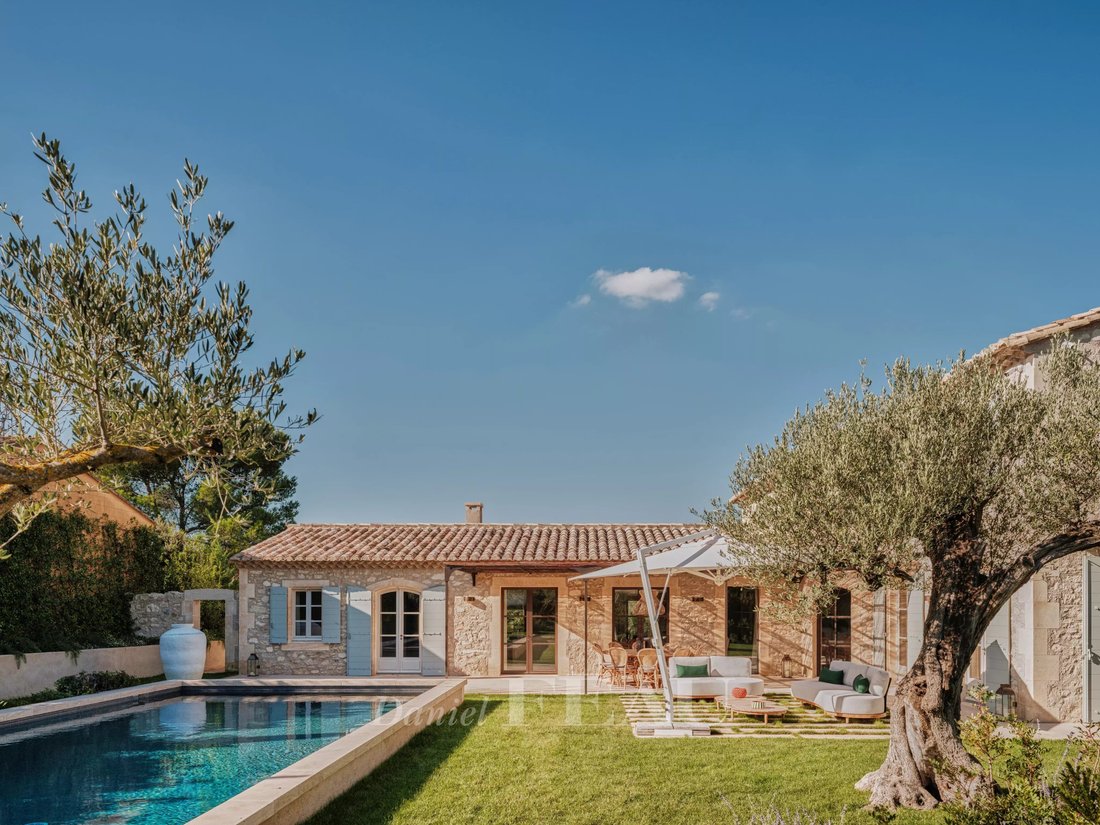 House in Eygalières, Provence-Alpes-Côte d'Azur, France 2 - 16945075