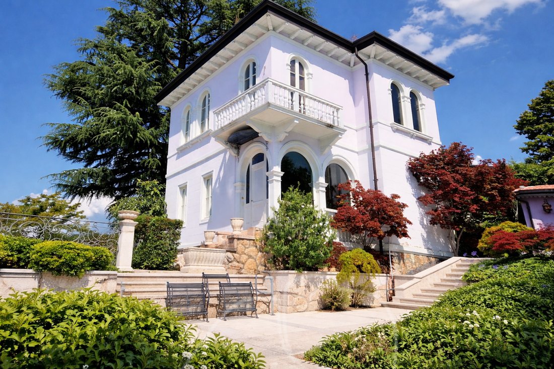 Villa in San Zeno di Montagna, Veneto, Italy 2 - 15957349