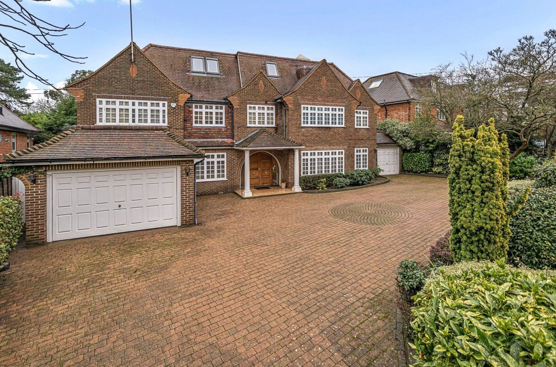 House in Barnet, England 1 - 16946949