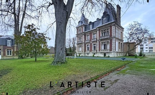 House in Hôtel de Ville, Elbeuf, France 1