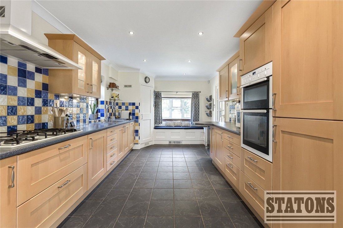 House in Cuffley, Northaw, England 3 - 16947445