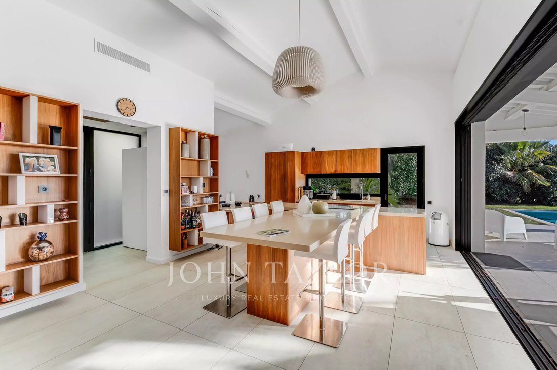Estate in La Croix-Valmer, Provence-Alpes-Côte d'Azur, France 4 - 16945271
