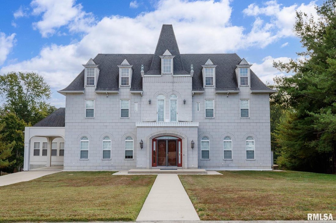 House in Centralia, Illinois, United States 1 - 16828103