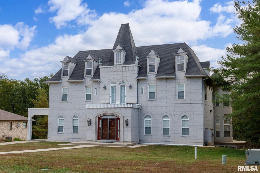House in Centralia, Illinois, United States 3 - 16828103