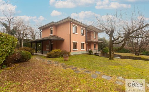 Villa in Clivio, Lombardei, Italien 1
