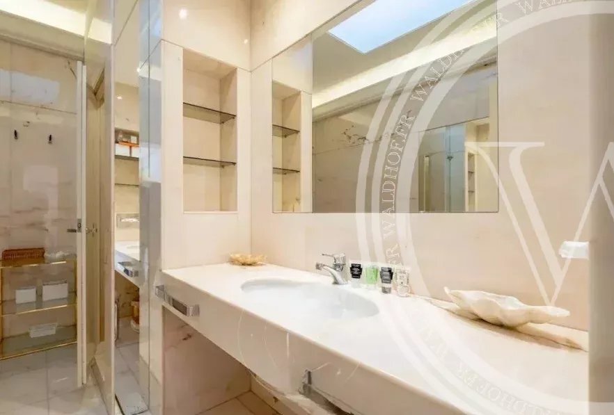 House in Antibes, Provence-Alpes-Côte d'Azur, France 4 - 16958439