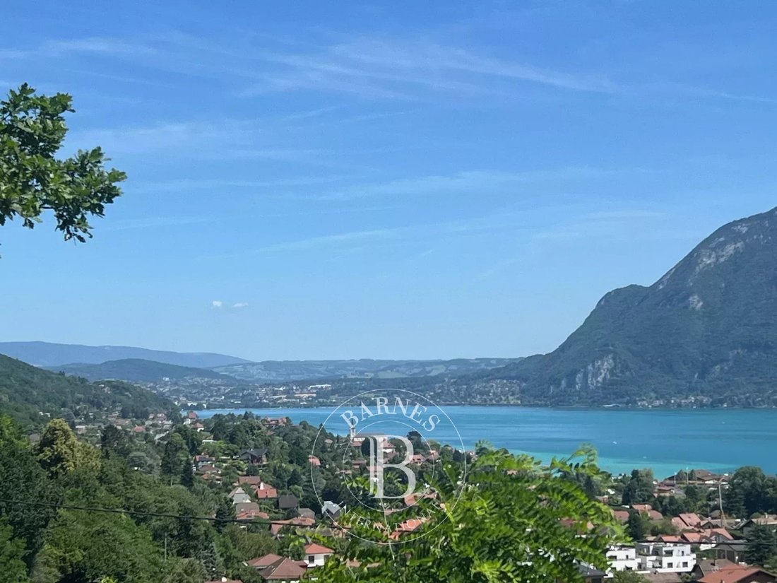 Villa in Sévrier, Auvergne-Rhône-Alpes, France 1 - 13828276