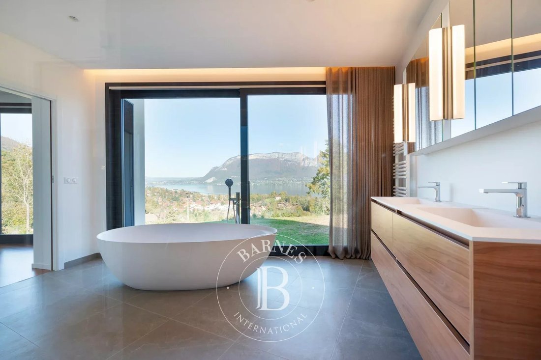 Villa in Sévrier, Auvergne-Rhône-Alpes, France 4 - 13828276