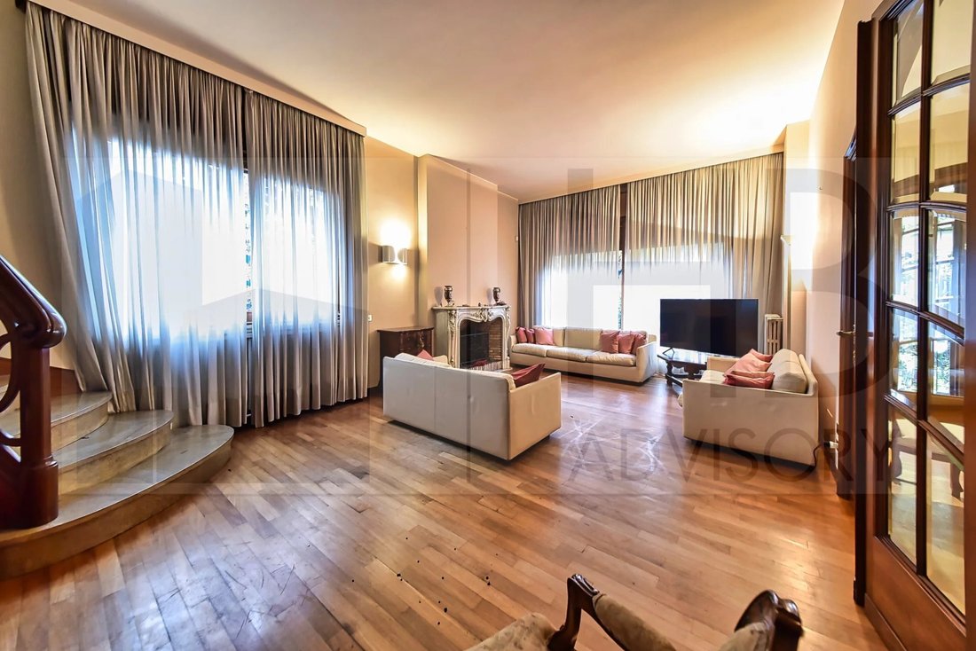 Villa in Center, Rho, Lombardy 4 - 16958009