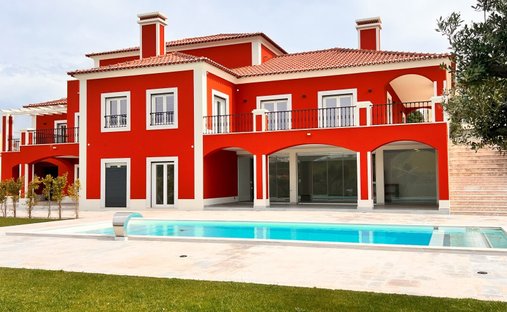 House in Sao Pedro da Cadeira, Lisbon, Portugal 1