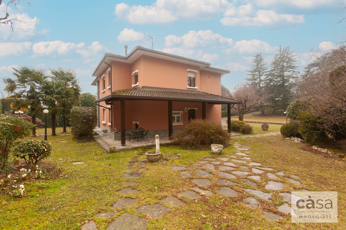 Villa in Clivio, Lombardei, Italien 3 - 16961233
