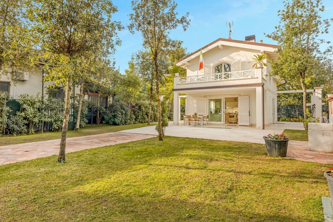 Villa in Center, Forte dei Marmi, Tuscany 2 - 16961257