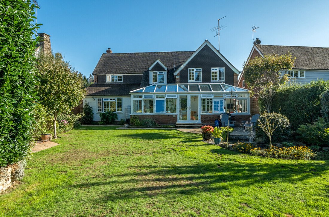 House in Headley Down, England 5 - 16958062