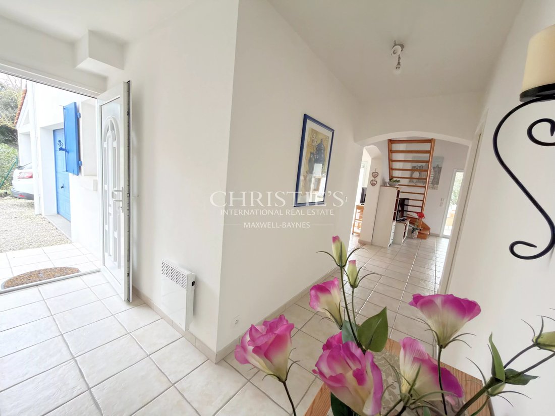 House in Saint-Georges-d'Oleron, Nouvelle-Aquitaine, France 4 - 16958392