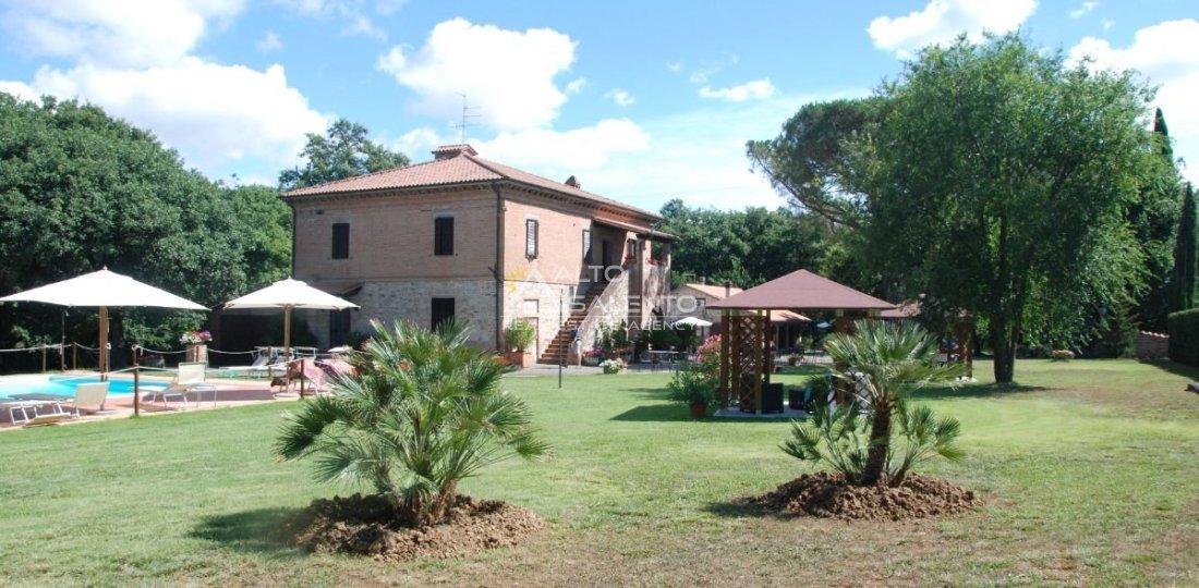 Villa in Castiglione del Lago, Umbria, Italy 1 - 16958109