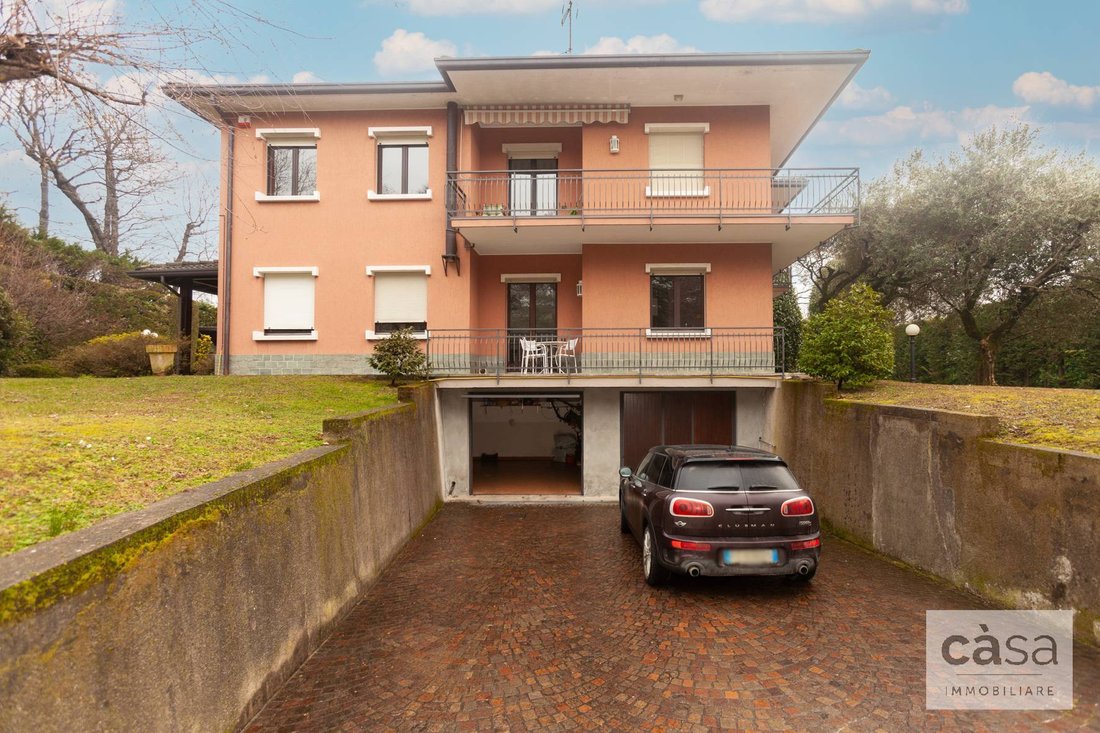 Villa in Clivio, Lombardei, Italien 2 - 16961233