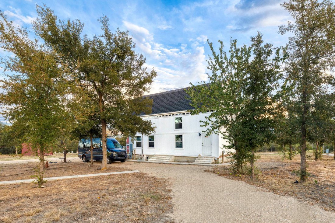 House in Lockhart, Texas, United States 1 - 16957864