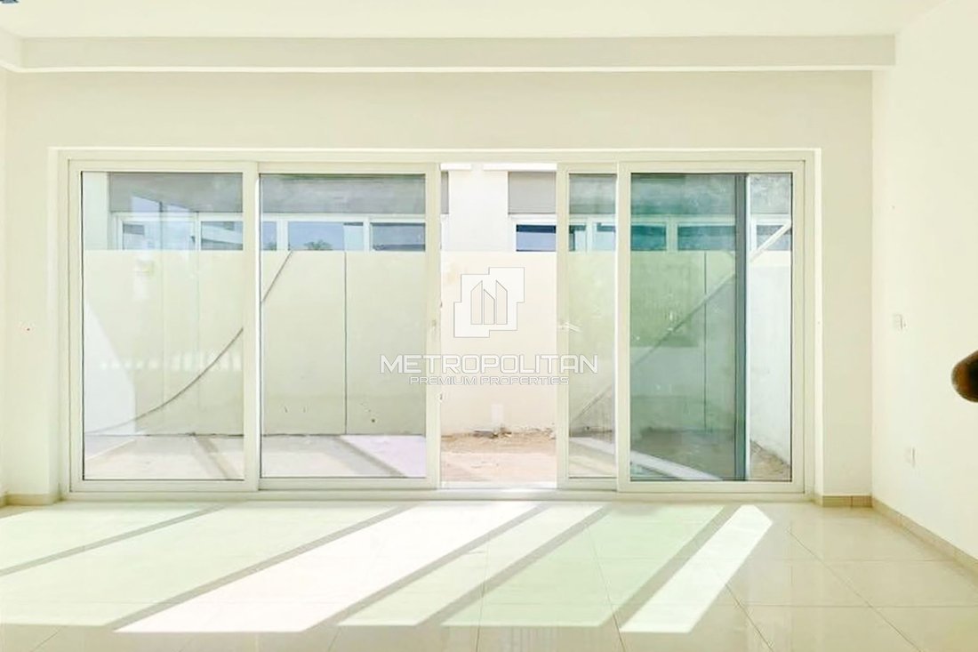 Townhouse in Damac Hills 2, Dubai, United Arab Emirates 1 - 16958819