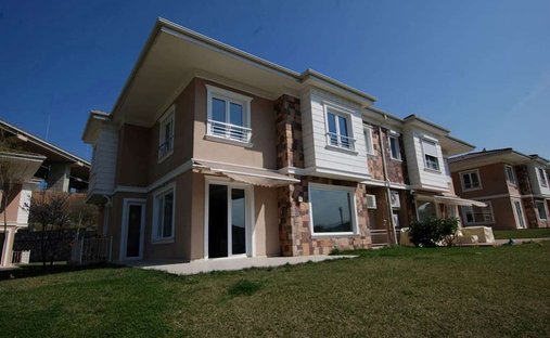 Villa in Uskumruköy, İstanbul, Turkey 1